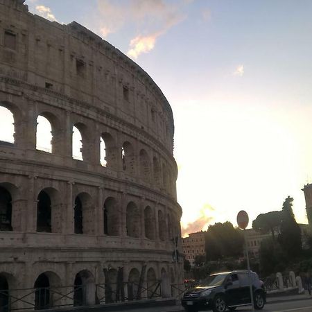Around The Corner Colosseo B&B ローマ エクステリア 写真